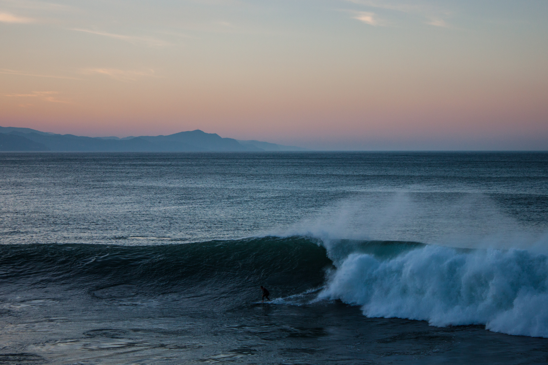 8. zumaia roka puta surfer